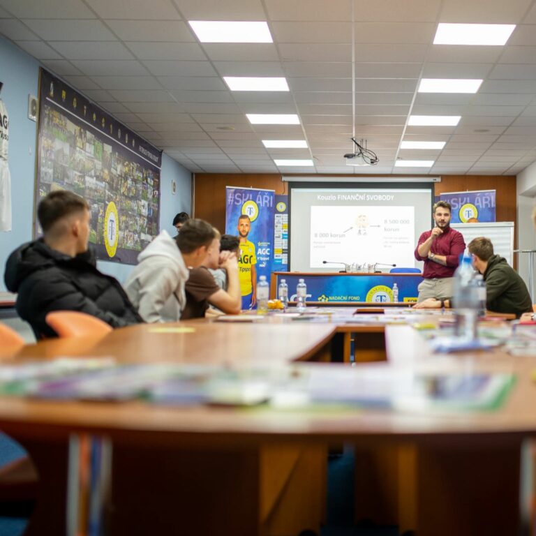 Týmová spolupráce studentů při řešení rodinného rozpočtu