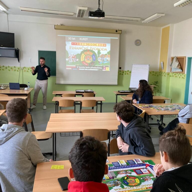 Lektor vysvětluje pravidla investování